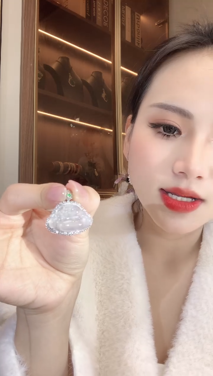 【闪购商品】翡翠吊坠(不含链)18K金镶嵌C9