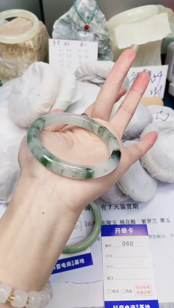 【闪购商品】石英质玉手镯未镶嵌60-天山翠-圈口58