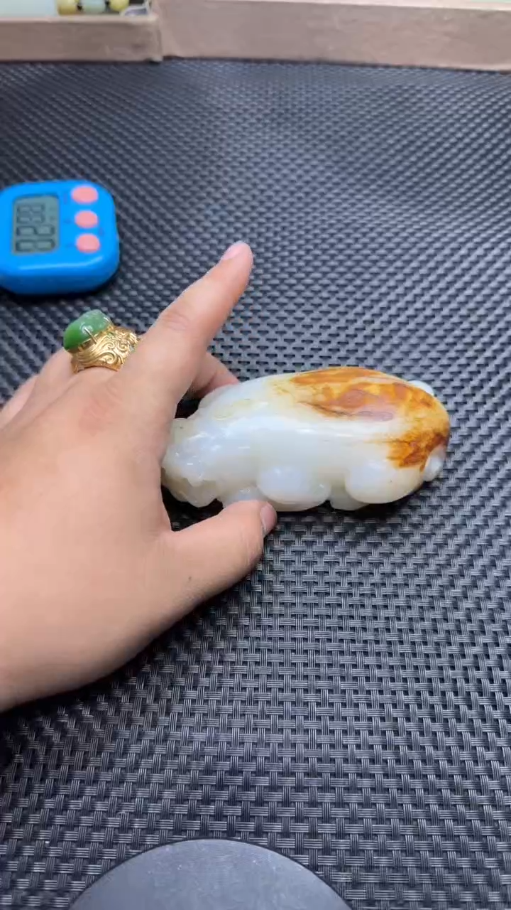 颈饰未镶嵌和田玉肉*龙8