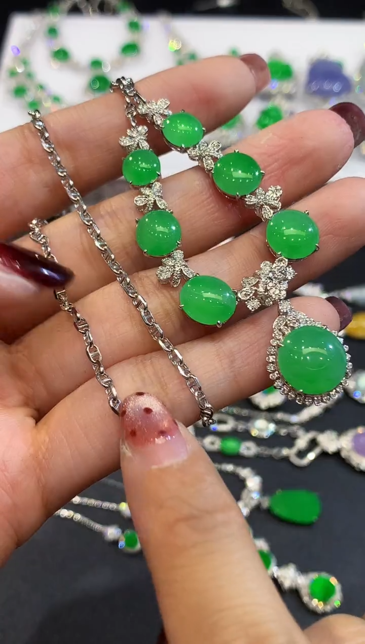 项链18K金镶嵌翡翠多样性发其一