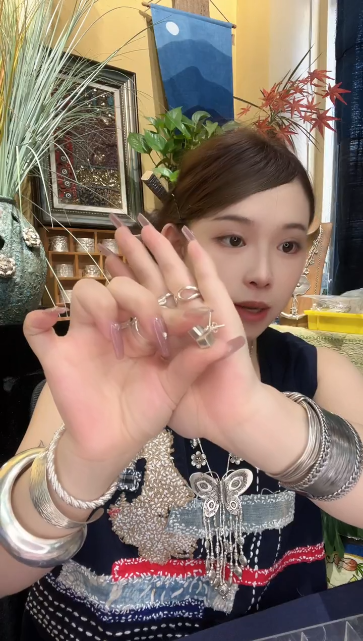 无925银妮**儿方糖耳钉