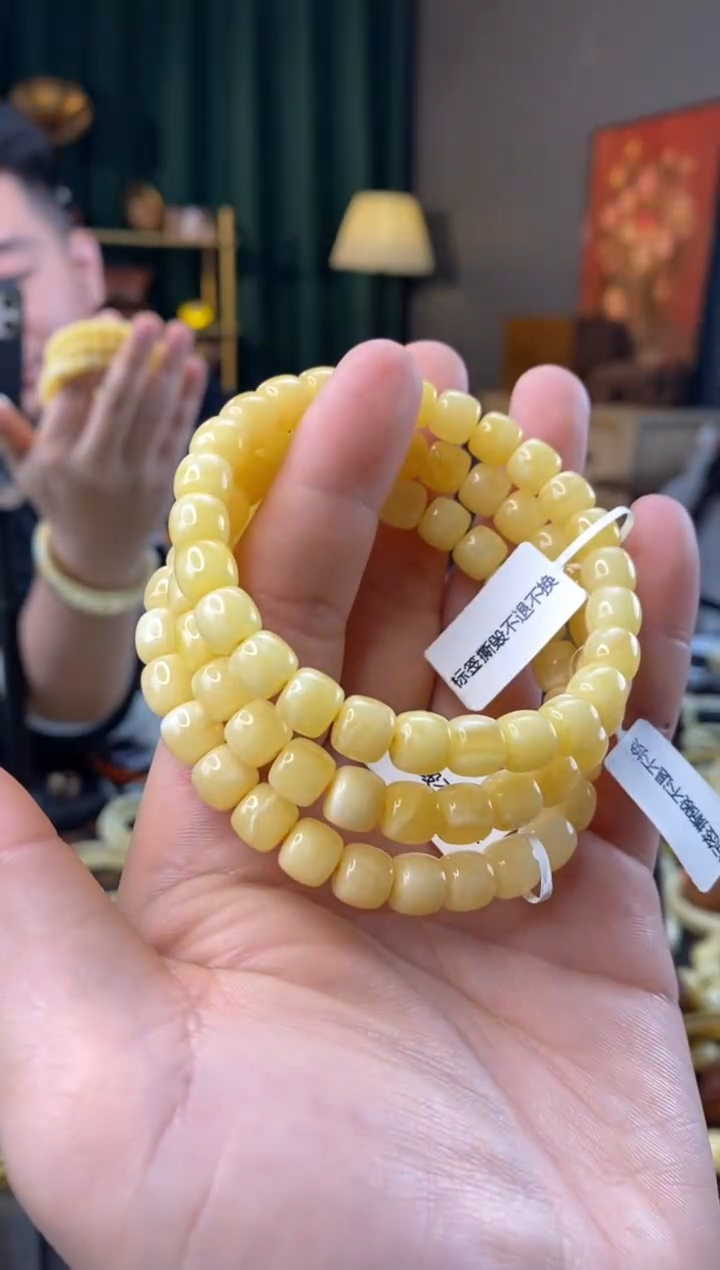 【闪购商品】蜜蜡手串未镶嵌8.2mm老型微瑕多样性发其一