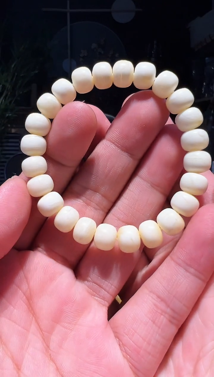 【闪购商品】蜜蜡手串未镶嵌9+(瓷白蜡)