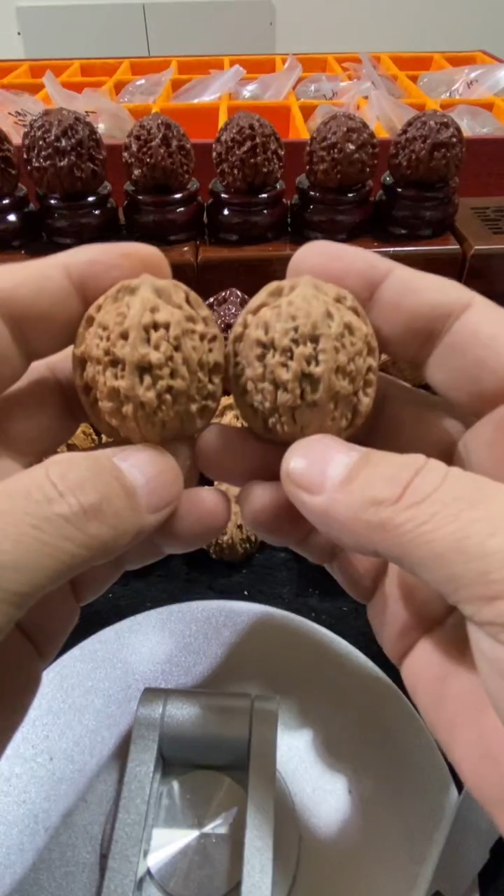 【闪购商品】文玩核桃把件莲花