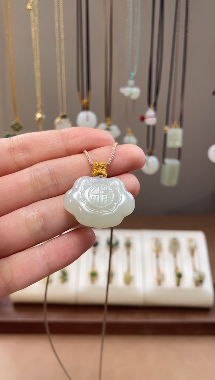 颈饰未镶嵌和田玉和田玉吊坠