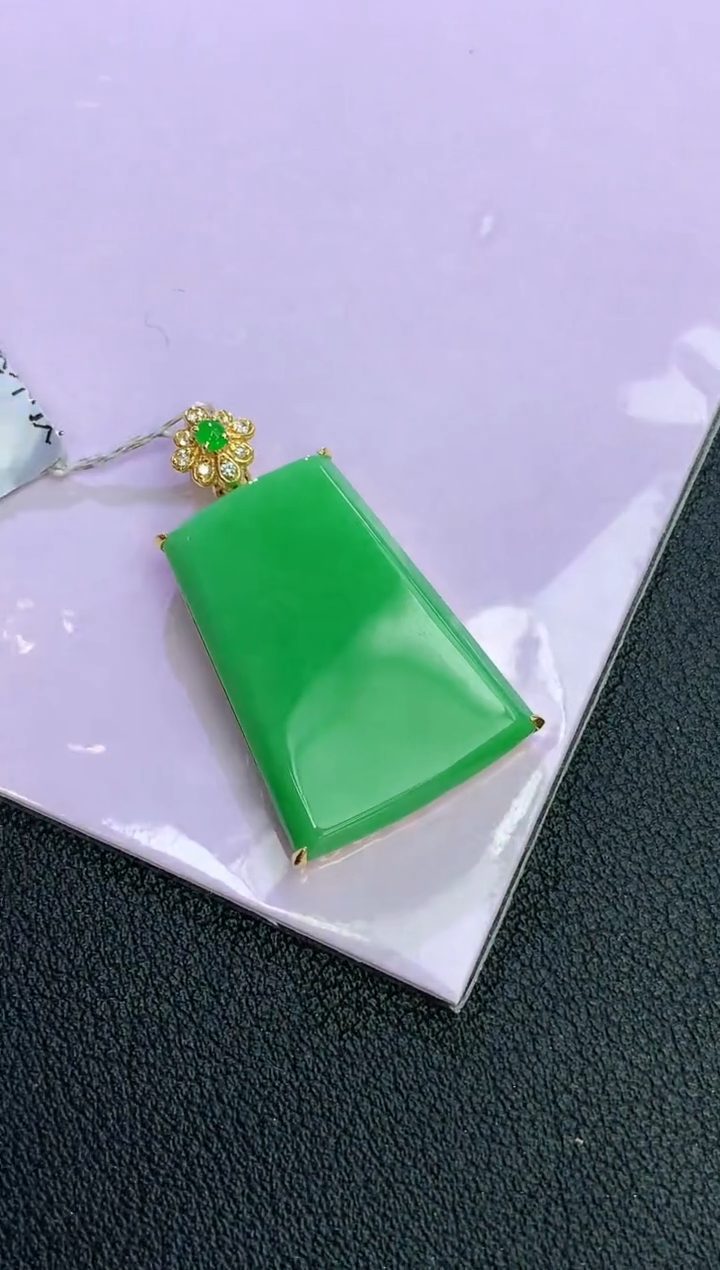 颈饰18K金镶嵌翡翠赠礼盒证书 麦麦