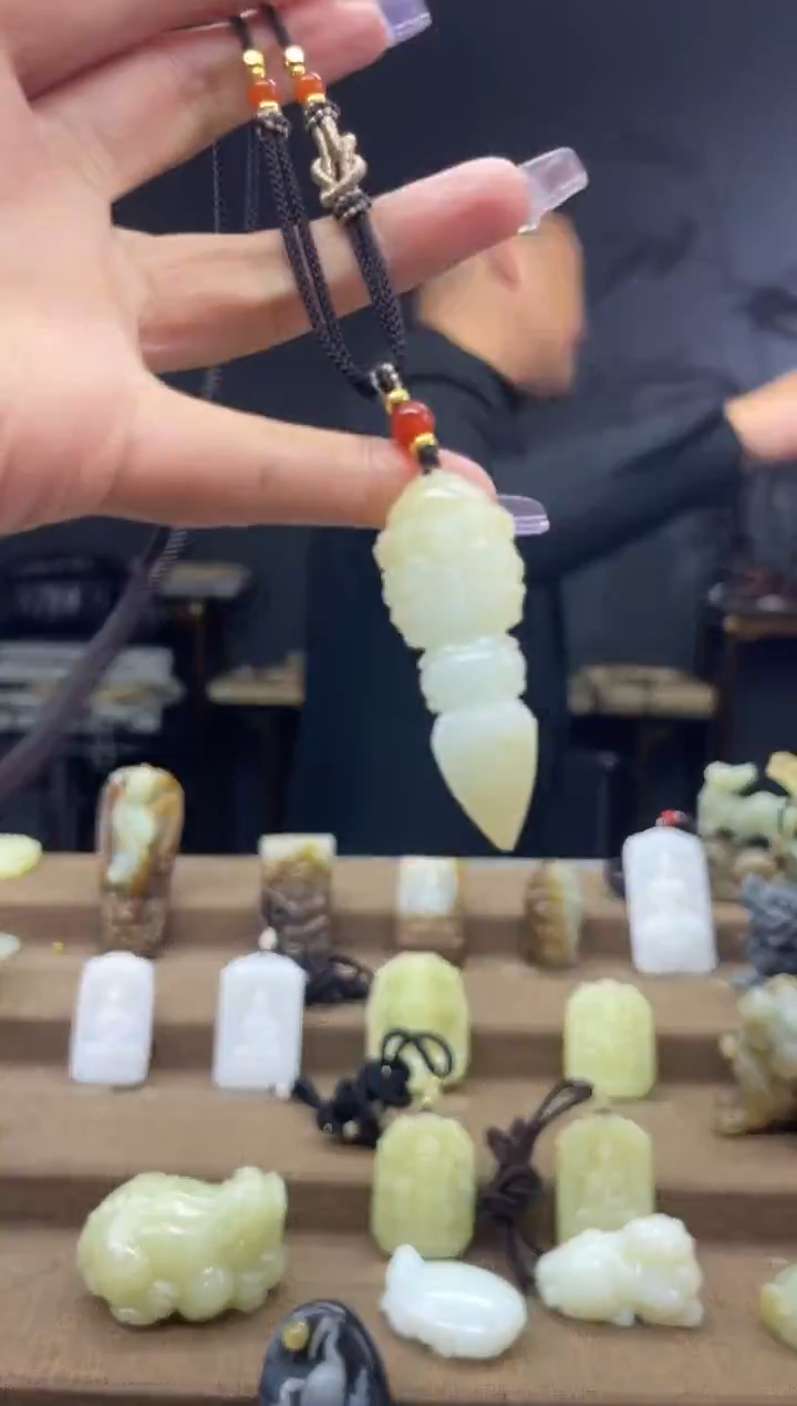 颈饰未镶嵌和田玉1