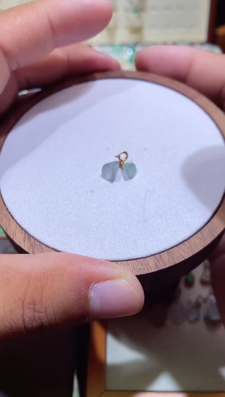 颈饰18K金镶嵌翡翠11111