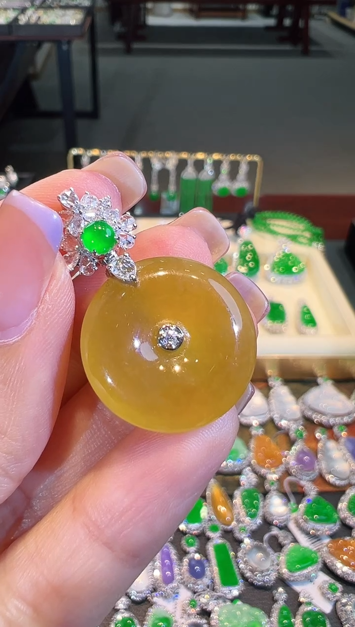 【闪购商品】翡翠吊坠(不含链)18K金镶嵌翡翠