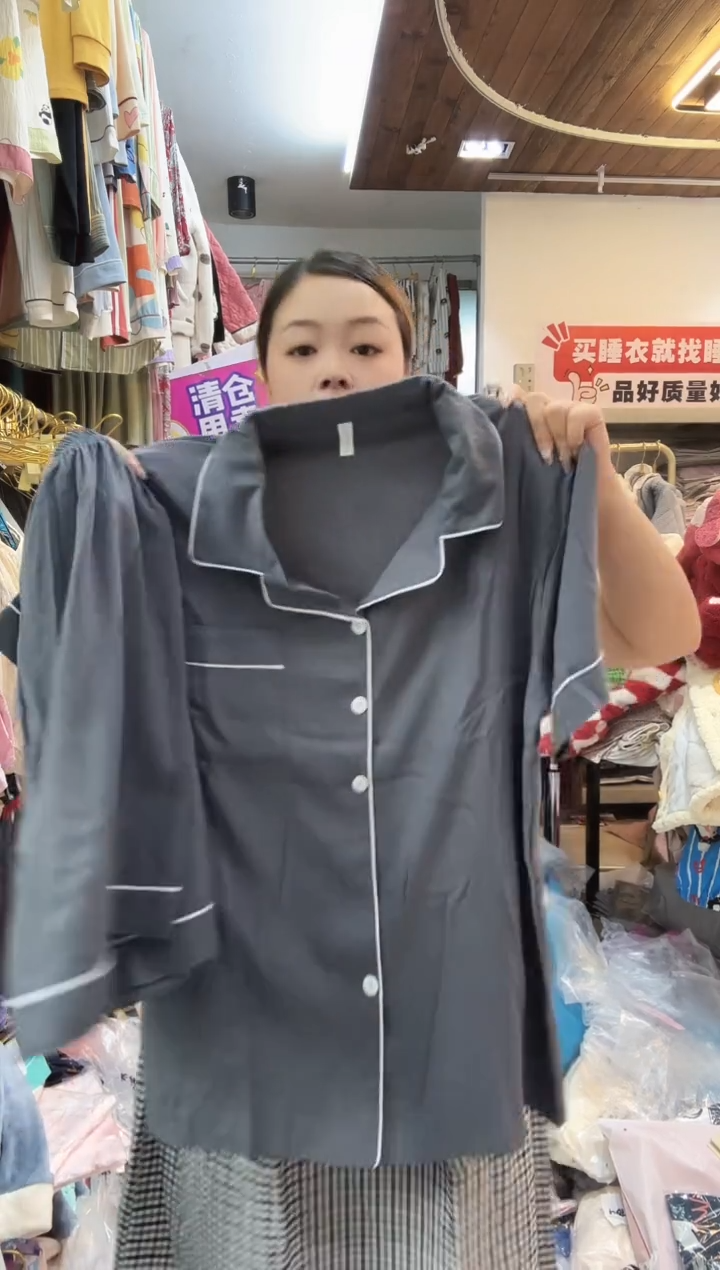深灰色男士短袖短裤（详情听主播讲解）
