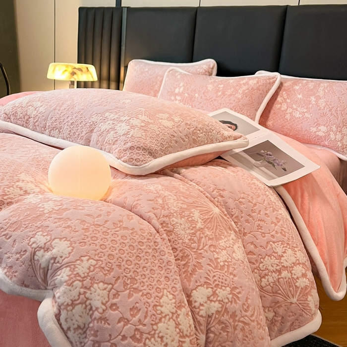 新店专属 梦娜粉牛奶绒雕花被套 床品40号
