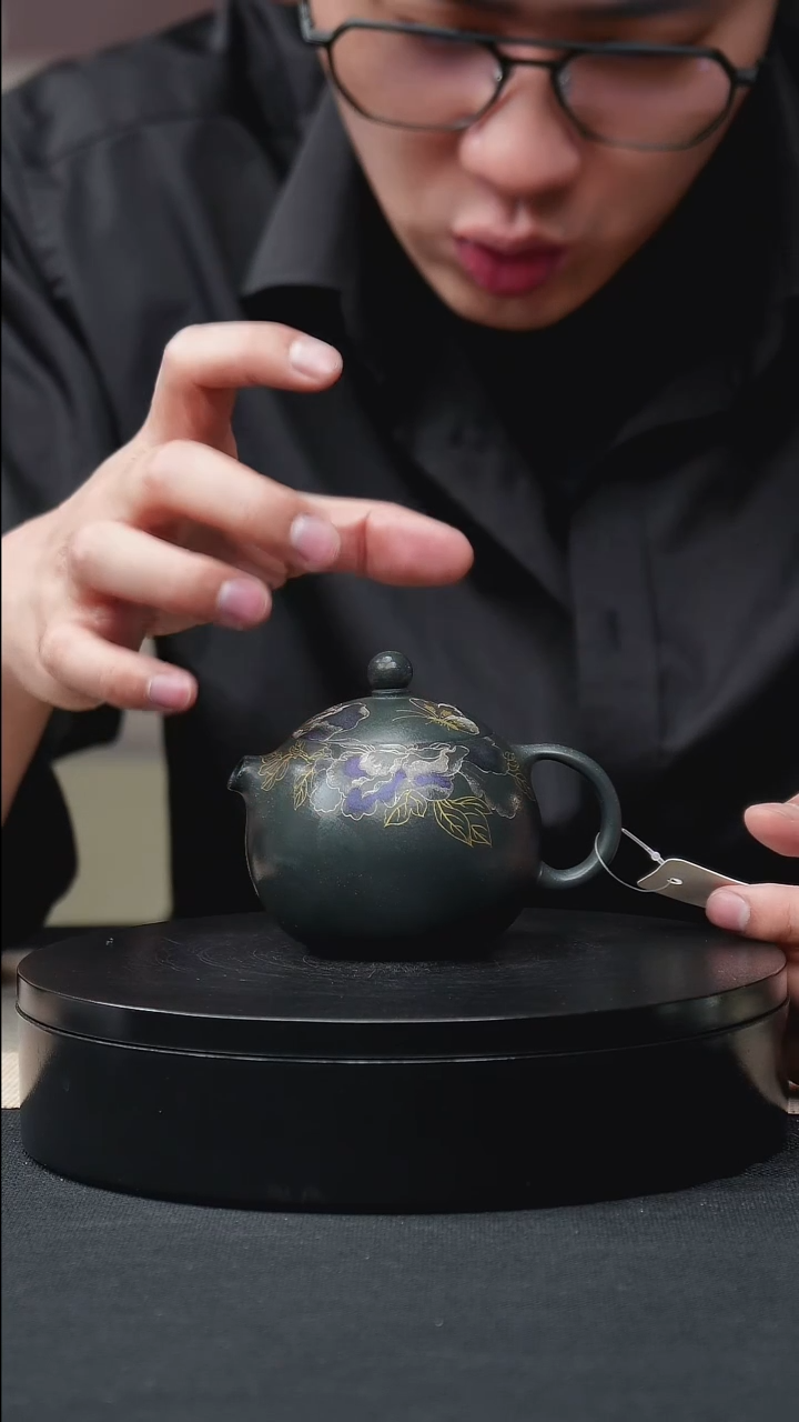 茶壶紫砂九龄君子兰泥绘河豚西施