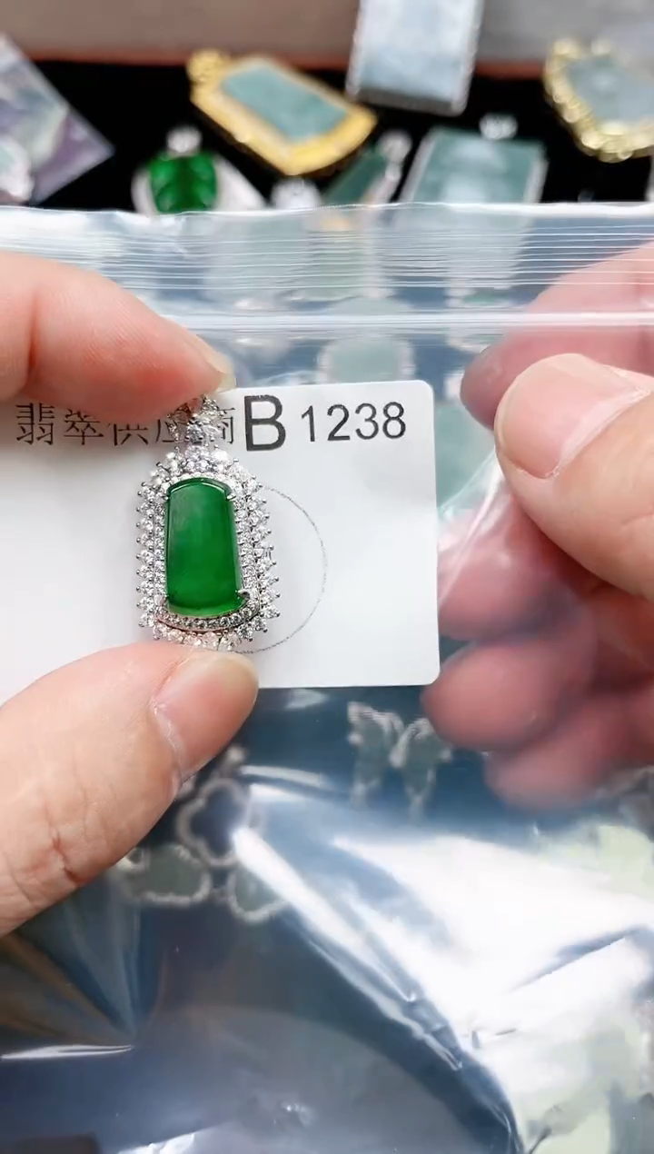 【闪购商品】翡翠颈饰银S925镶嵌赠皮绳1238