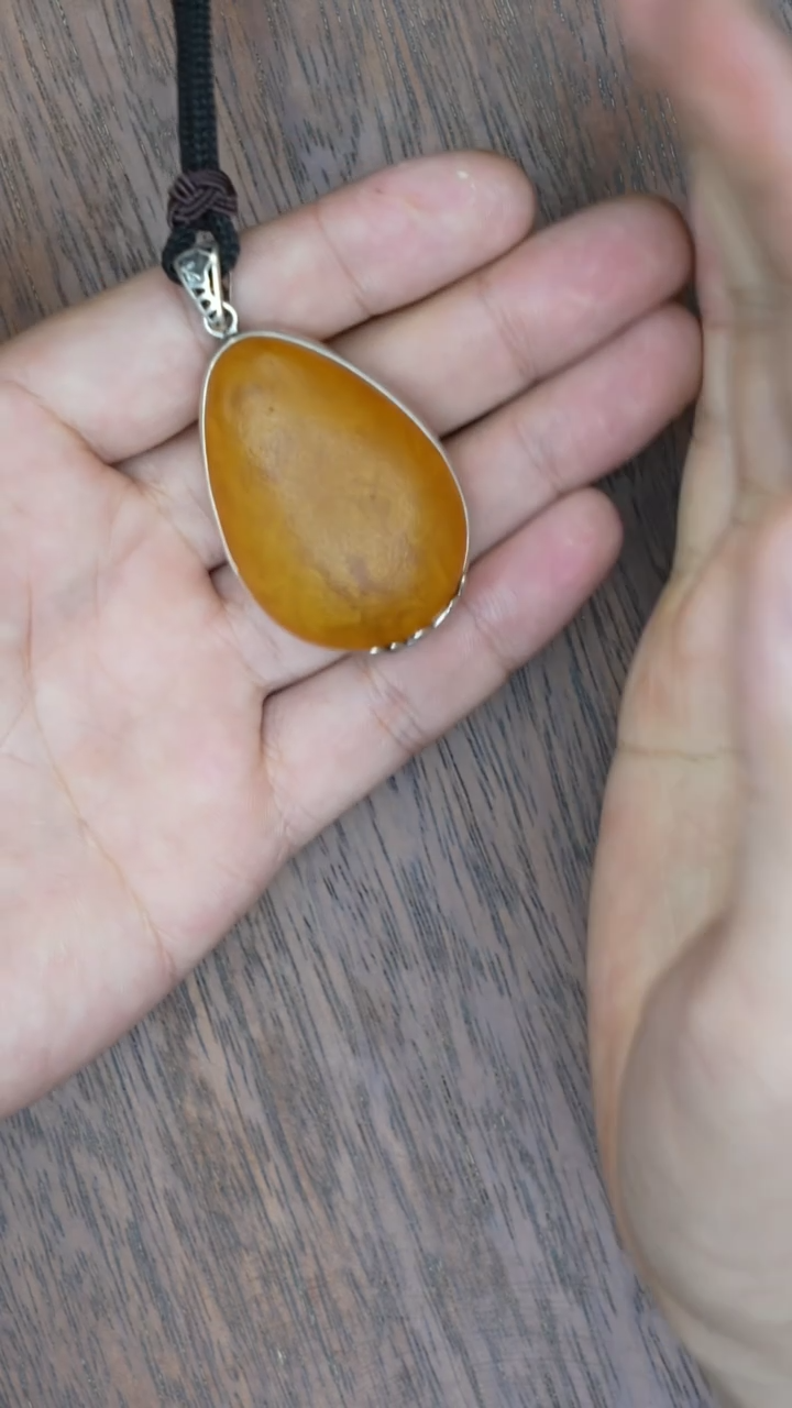 【闪购商品】琥珀裸石银S925镶嵌老蜡橘皮水滴吊坠