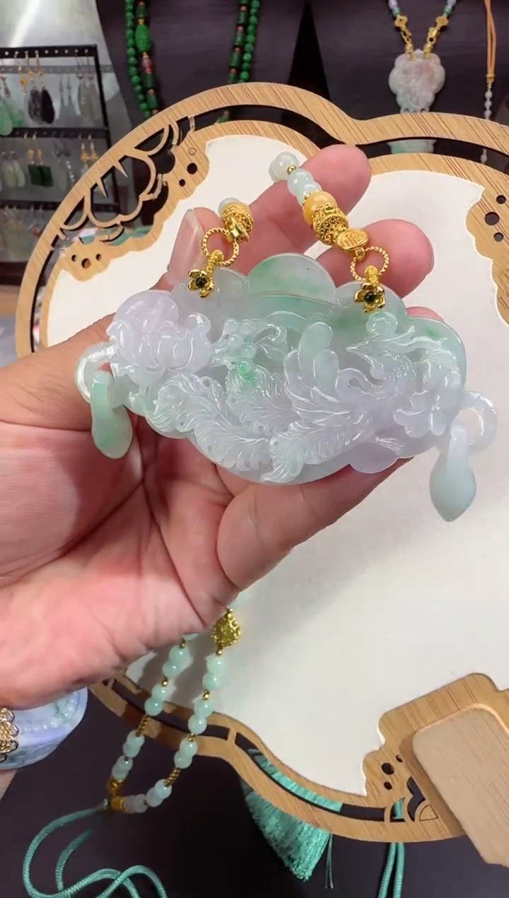 【闪购商品】翡翠颈饰未镶嵌牌子