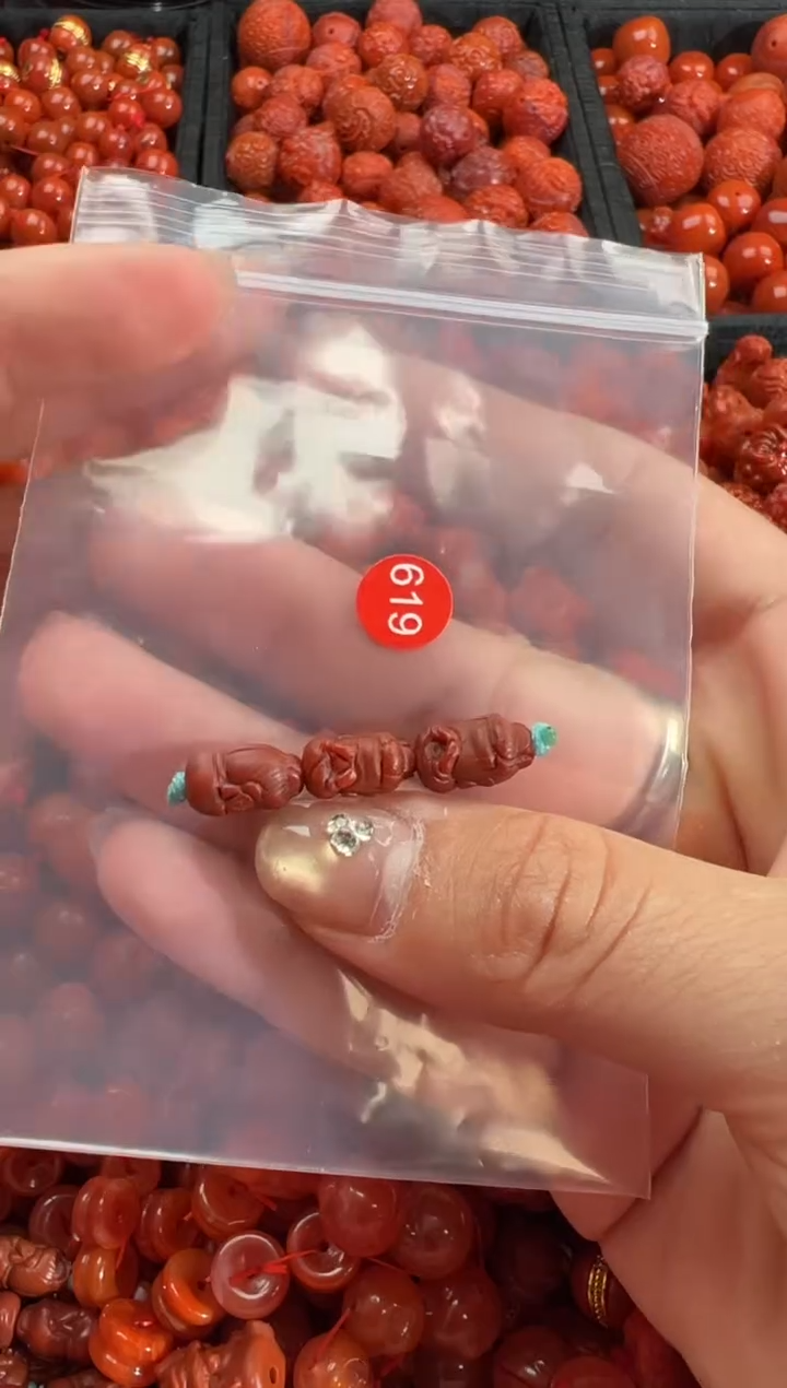 南红玛瑙未镶嵌颈饰1