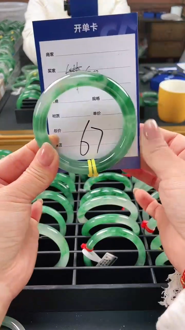 【闪购商品】石英质玉手镯未镶嵌67