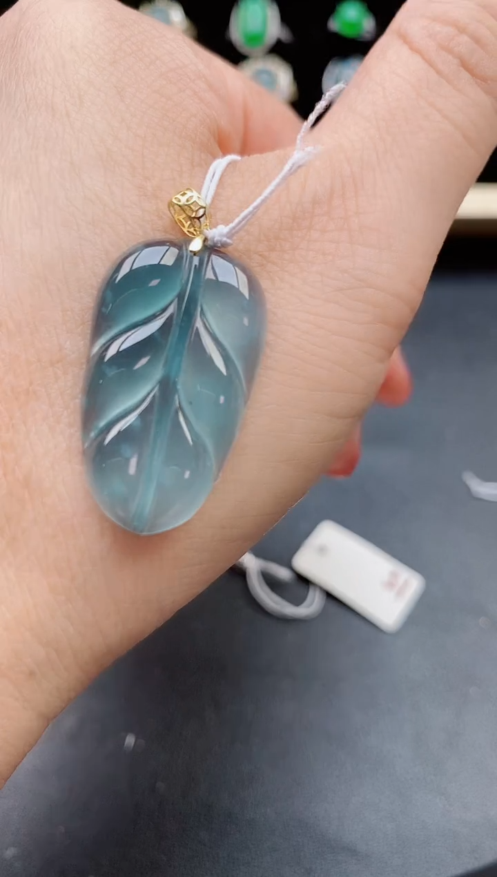 【闪购商品】翡翠吊坠(赠链)18K金镶嵌85000