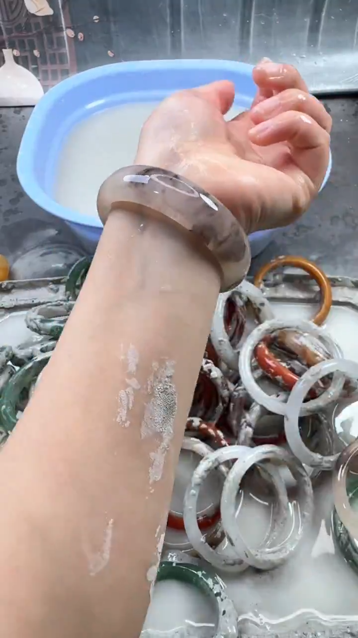 【闪购商品】石英质玉手镯未镶嵌64 6160