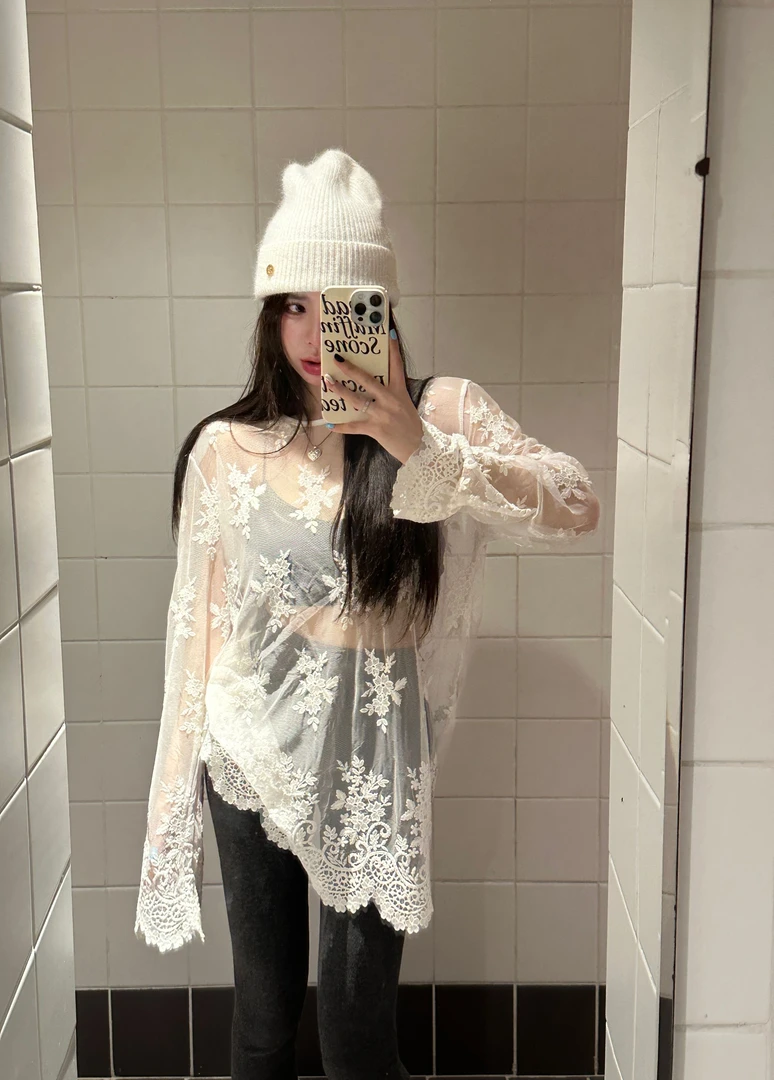 【HuiHui】东大门新款韩系时尚ins氛围感穿搭圆领蕾丝刺绣上衣A928
