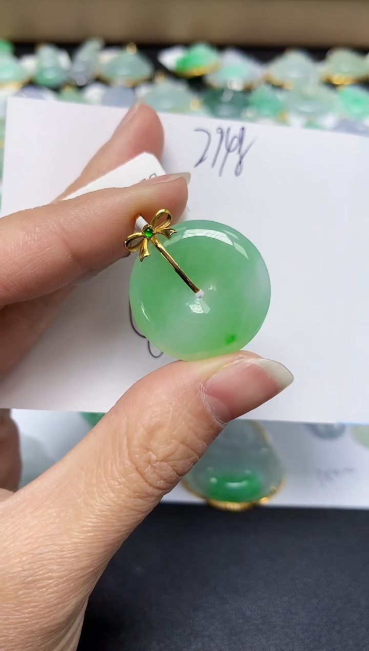 翡翠18K金镶嵌颈饰 天然翡翠A货