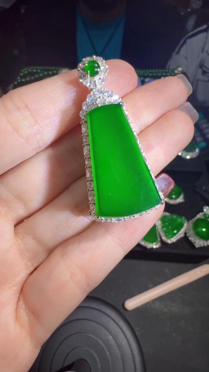 【闪购商品】定制翡翠未镶嵌无事牌商品多样性发货1