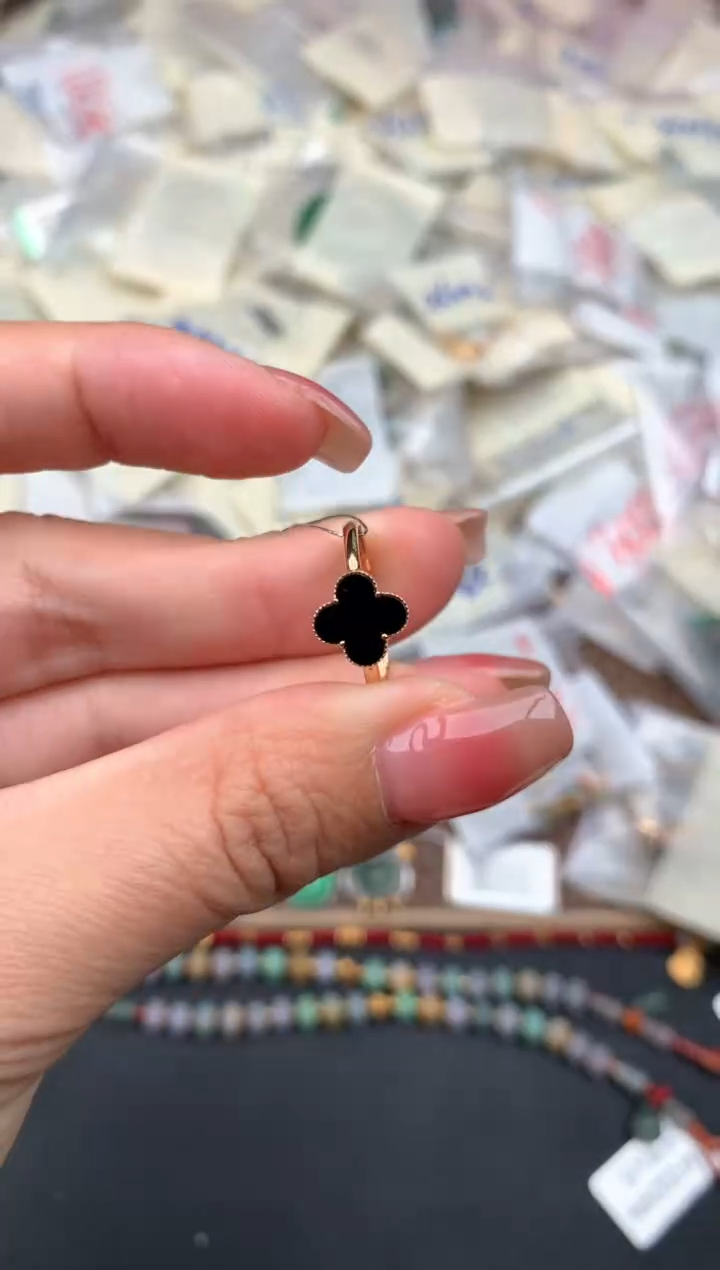 18K金镶嵌挂件翡翠一