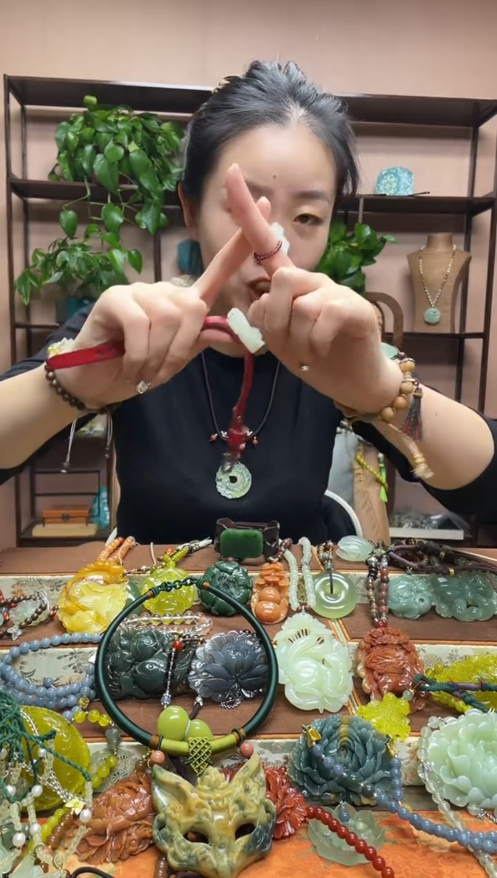 未镶嵌岫玉吊坠·