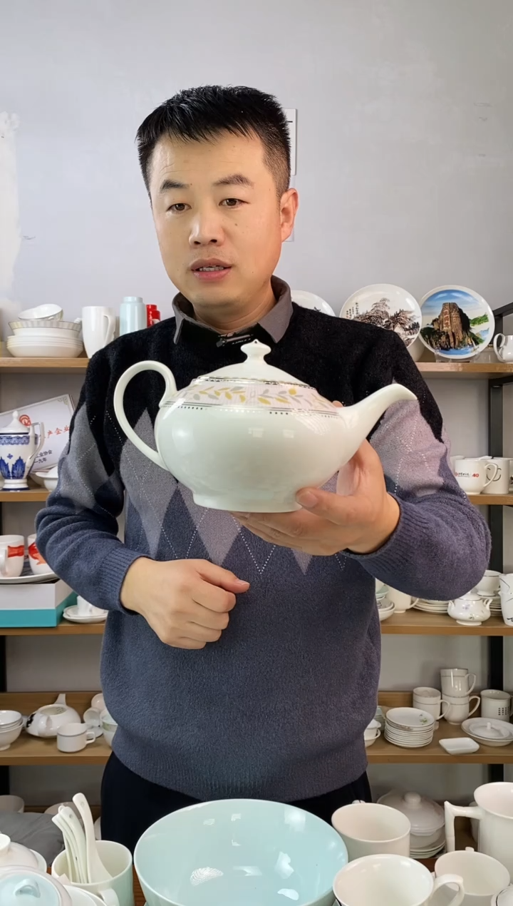  直播间样品花纹壶一个