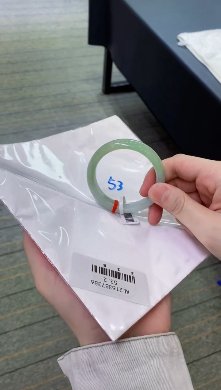 【闪购商品】翡翠手镯未镶嵌               