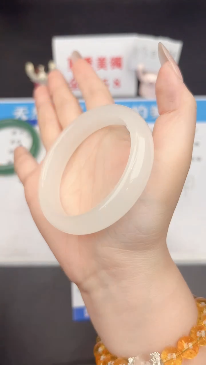 石英质玉手镯未镶嵌158