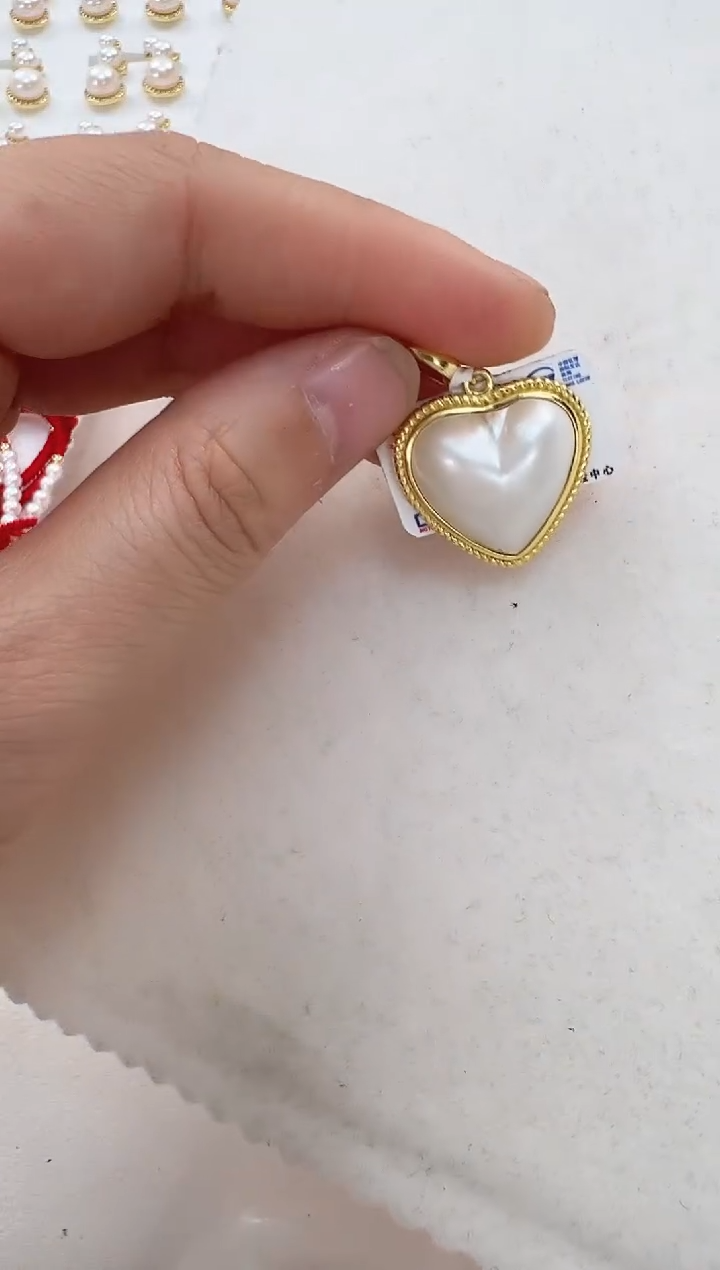 【闪购商品】拼合珍珠（马贝珠）颈饰银S925镶嵌心形小香