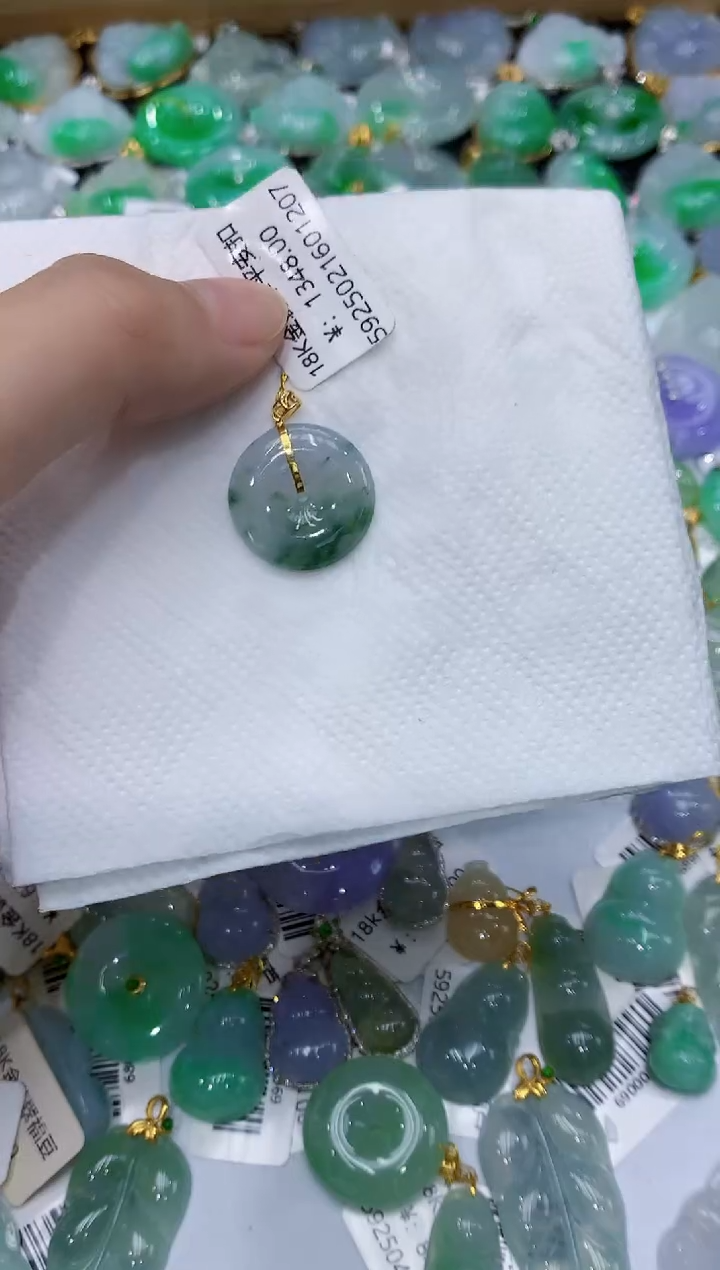 翡翠18K金镶嵌颈饰111111111