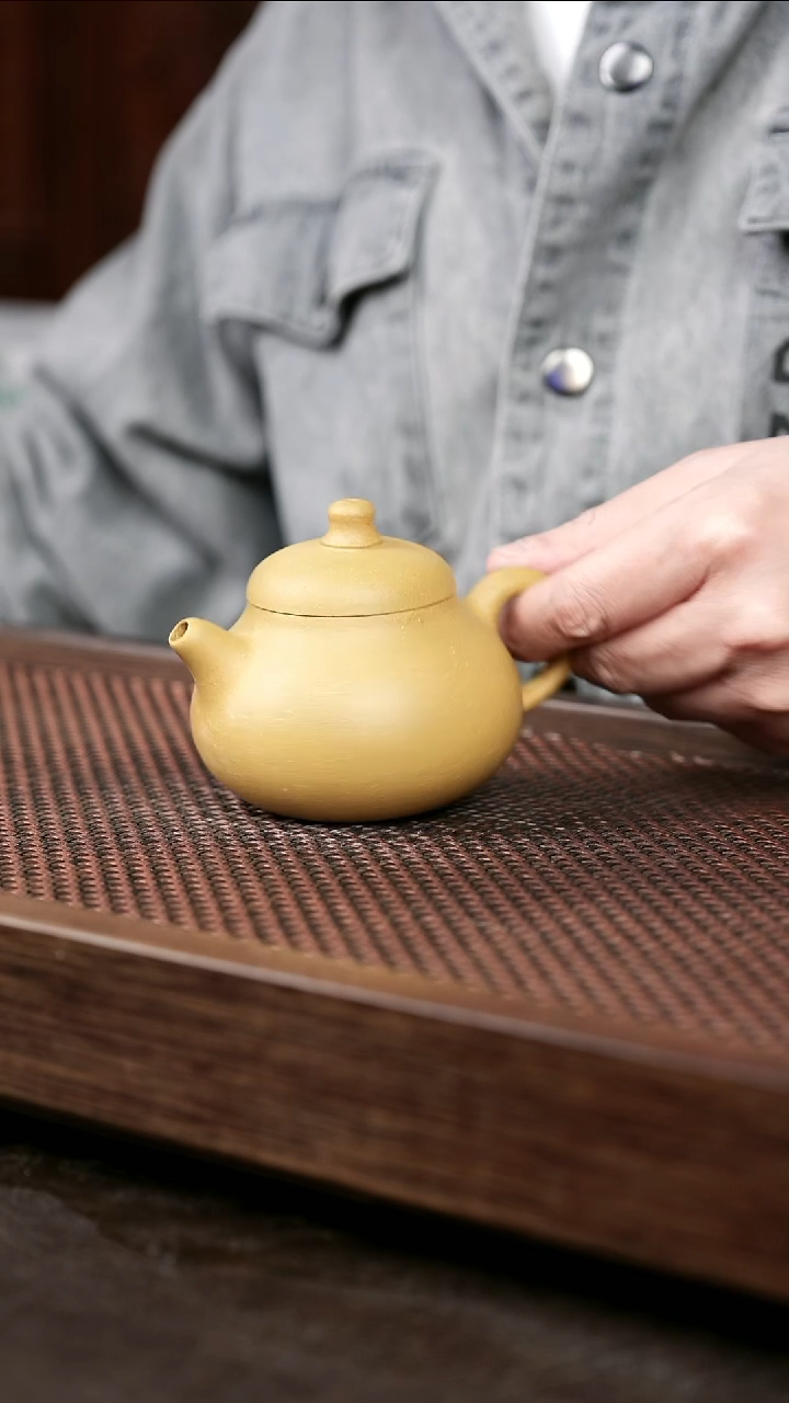 茶壶紫砂葵黄乳鼎