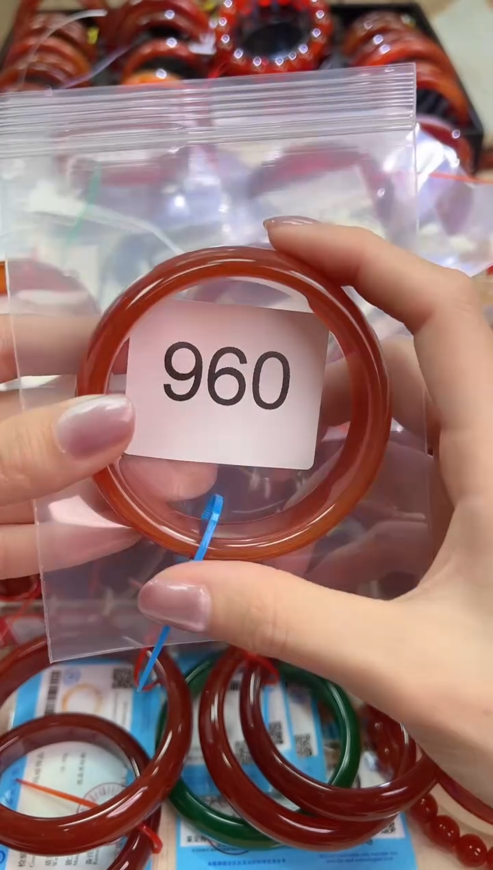 玛瑙/玉髓手镯未镶嵌60圈口*960