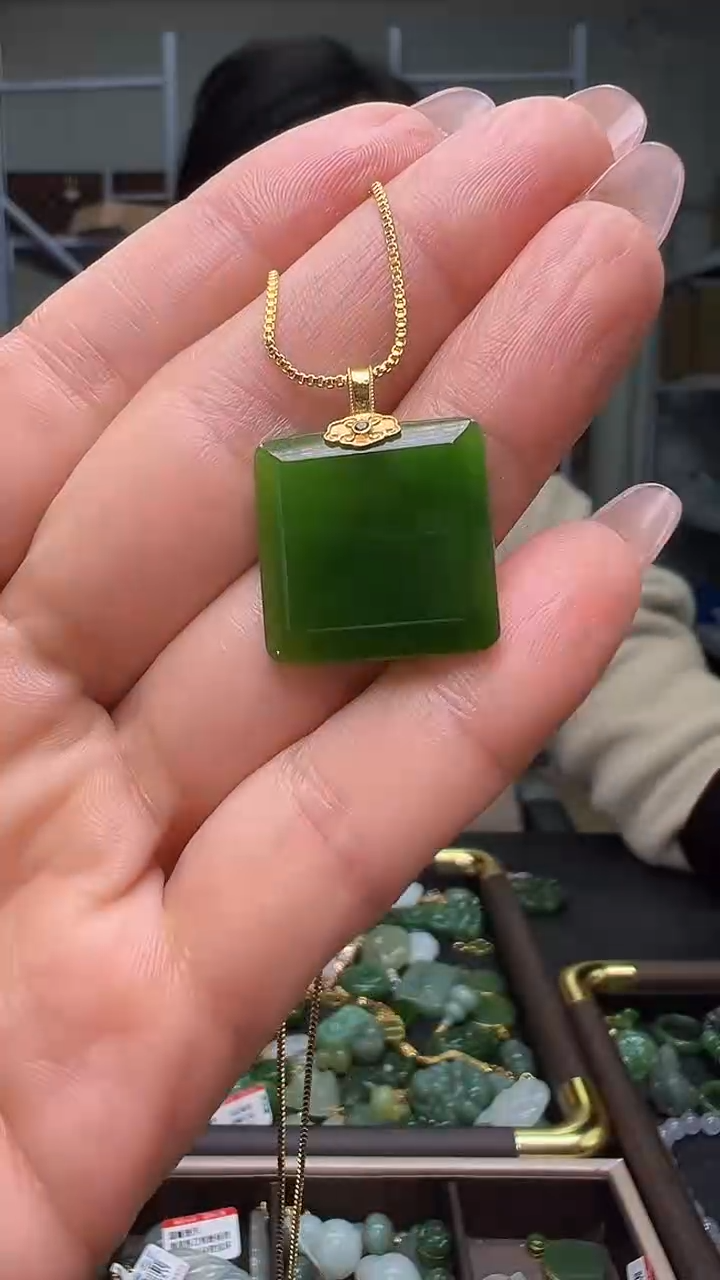 颈饰18K金镶嵌和田玉(多样性发货.发其一）11.06.19