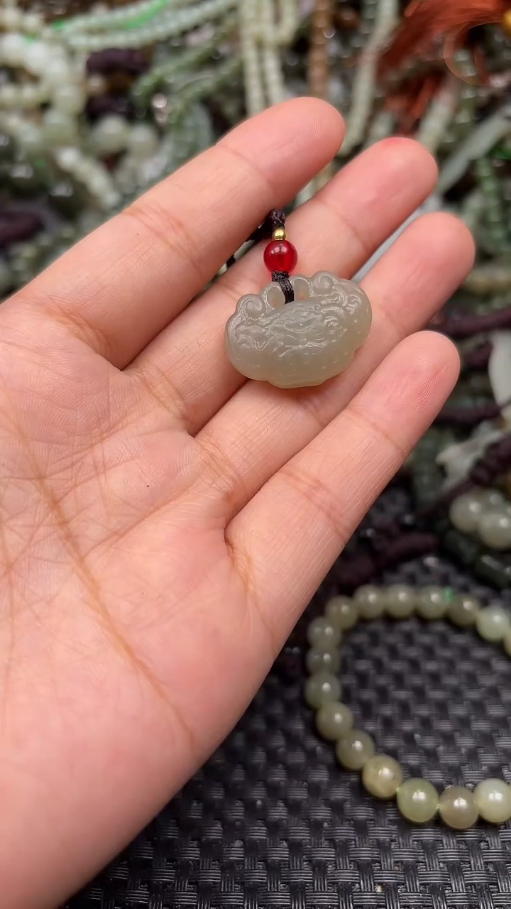 颈饰未镶嵌和田玉1