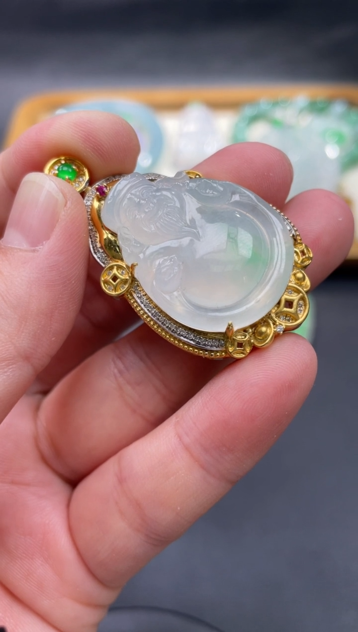 【闪购商品】翡翠颈饰18K金镶嵌255.........