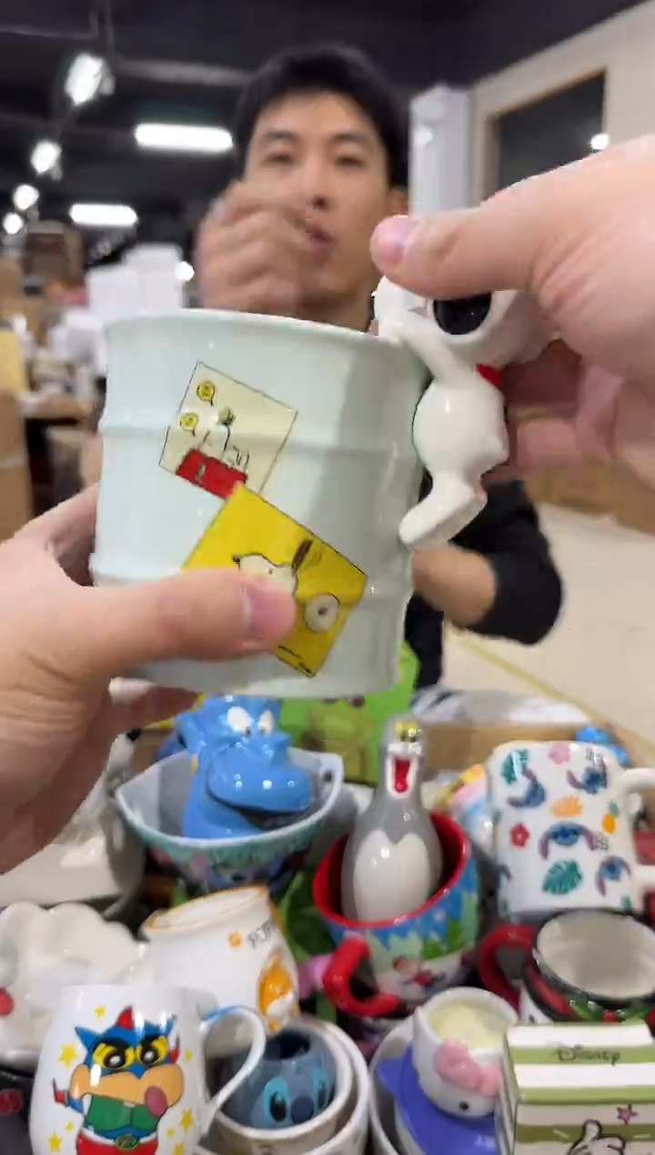 瓷片史努比油桶笔筒