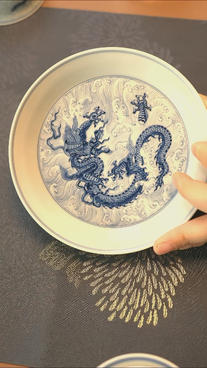 中式仿明青花淡海水深龙纹壶承