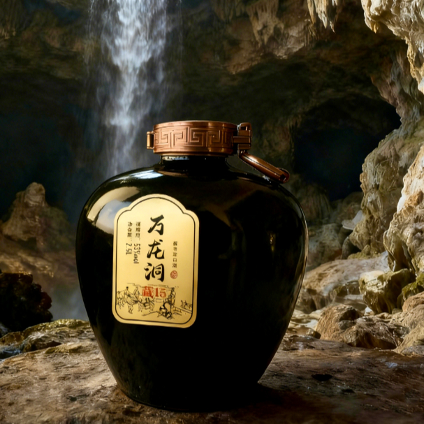 万龙洞·藏15封坛老酒茅台镇酱香型白酒53%Vol2500ml53%Vol2500ml