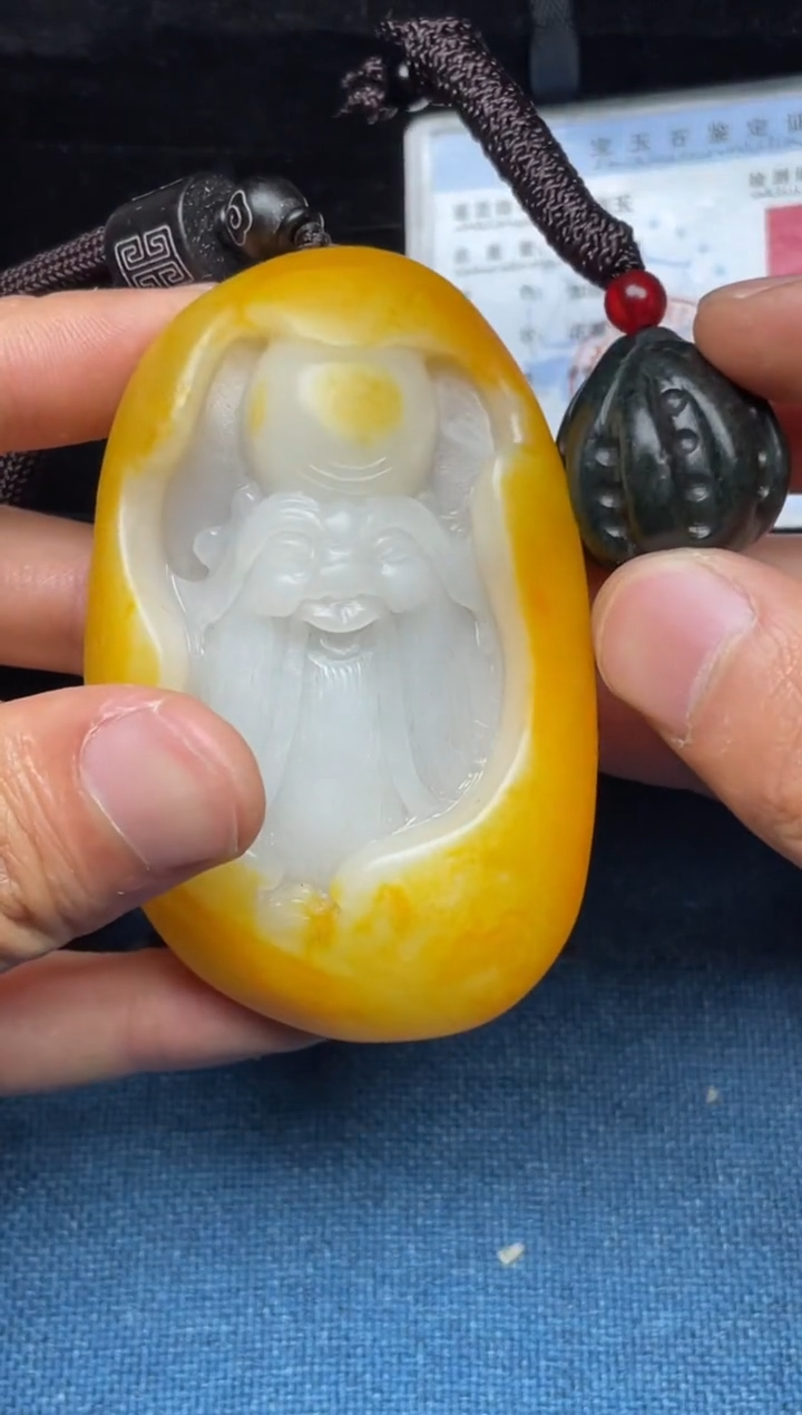 颈饰未镶嵌和田玉牛*?1