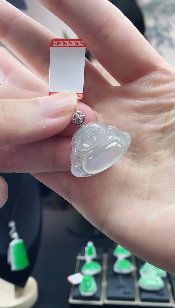 颈饰18K金镶嵌翡翠佛公