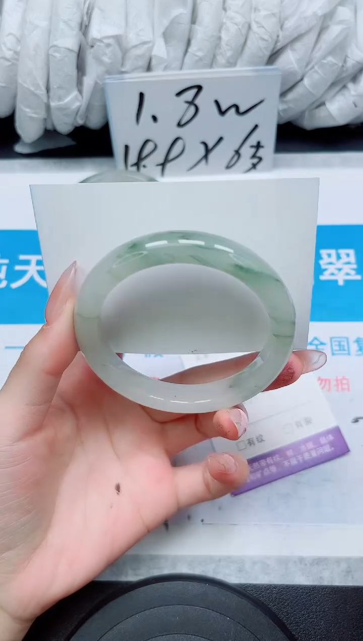 【闪购商品】石英质玉手镯未镶嵌78