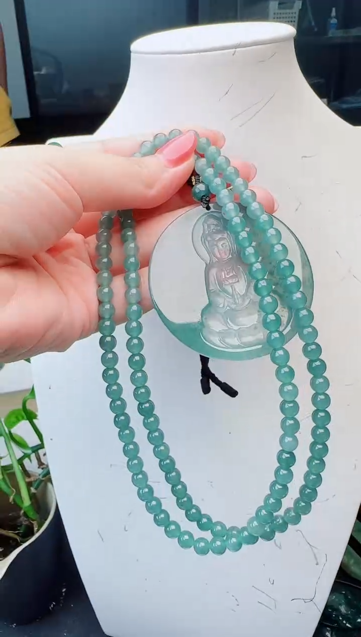 翡翠未镶嵌颈饰多样性发货其中一件