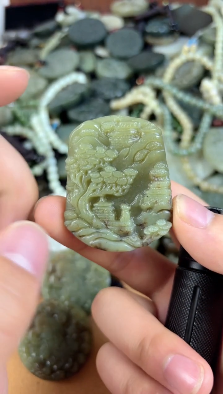 和田玉未镶嵌颈饰1