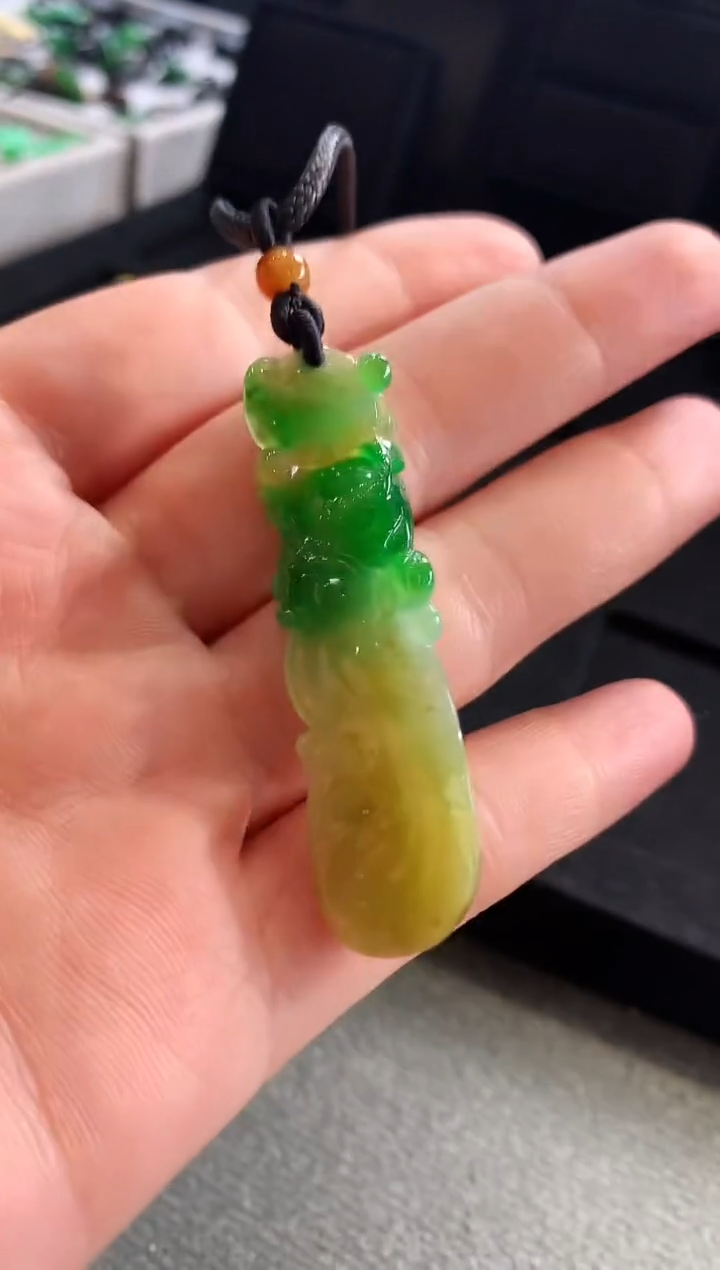 【闪购商品】翡翠颈饰未镶嵌吊坠