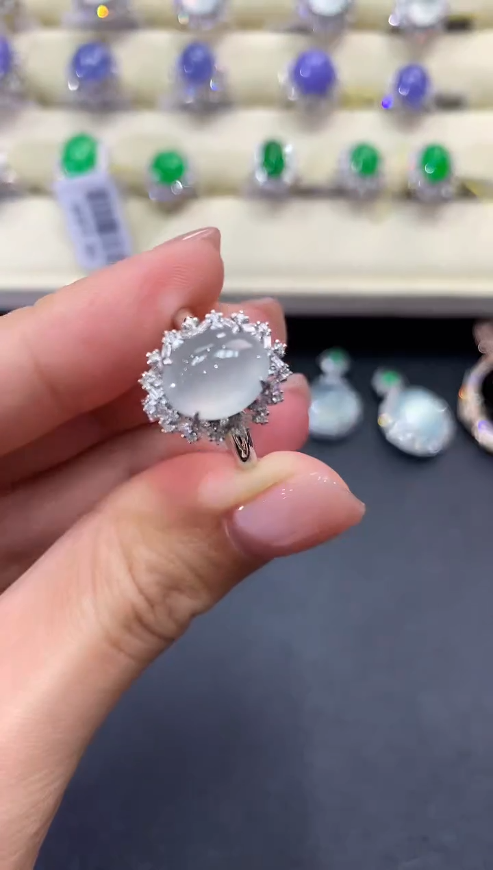 【闪购商品】翡翠戒指18K金镶嵌a194        