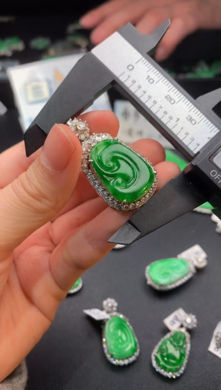 【闪购商品】翡翠颈饰银S925镶嵌翡翠