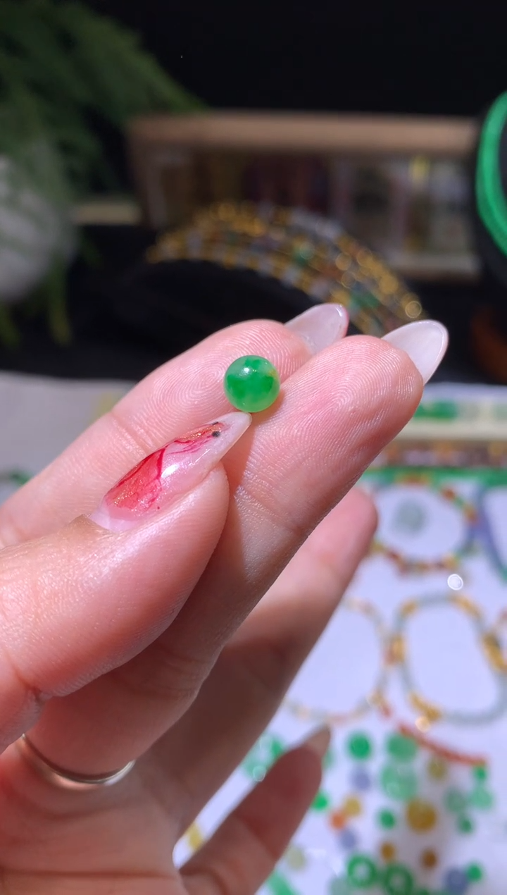 【闪购商品】定制翡翠未镶嵌6.4*珠子2500+250